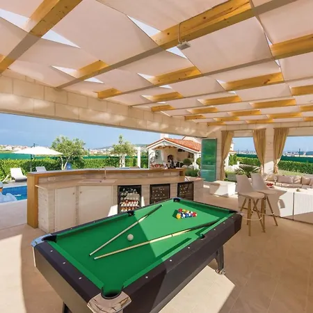 Luxury Malo 트로기르