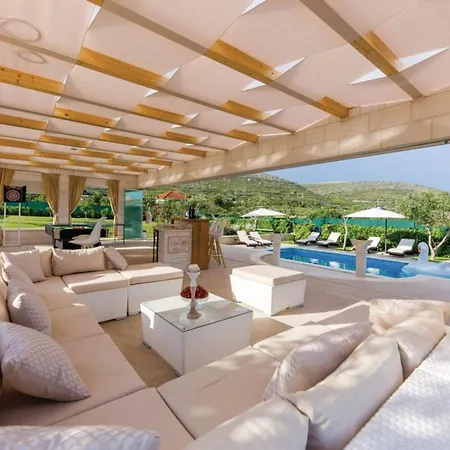 Luxury Malo * 트로기르