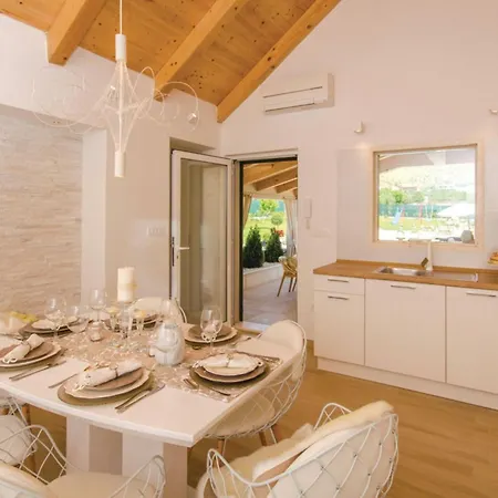 Luxury Malo