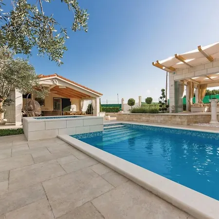 Luxury Malo *