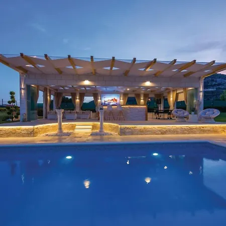 Luxury Malo