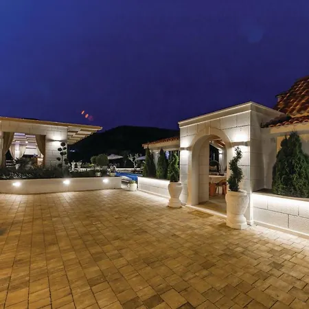 Дом отдыха Luxury Malo Трогир