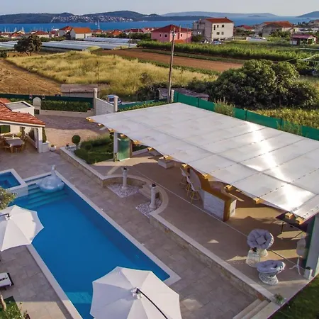 Luxury Malo *