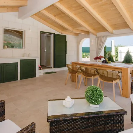 Дом отдыха Luxury Malo Трогир