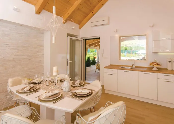 Luxury Malo