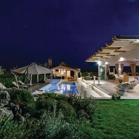 Luxury Malo Τρογκίρ