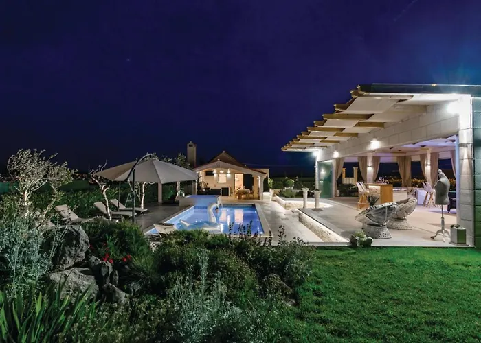 Luxury Malo Τρογκίρ