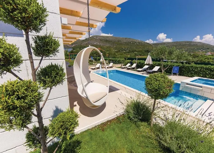 Luxury Malo * Τρογκίρ