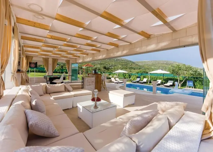 Luxury Malo * Τρογκίρ